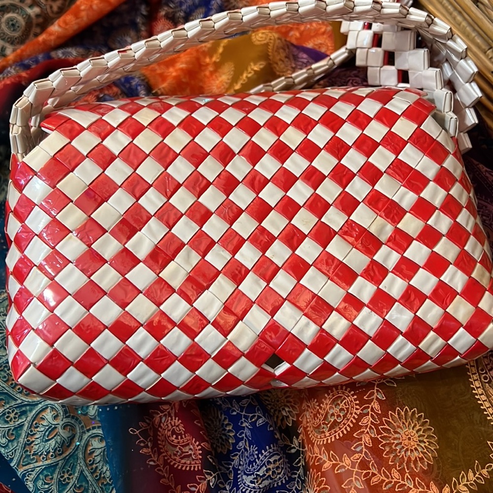 Candy Wrapper Style Weave Handbag - image 5